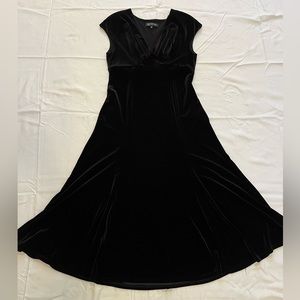 Jones New York Black Velvet Dress. Size 10
